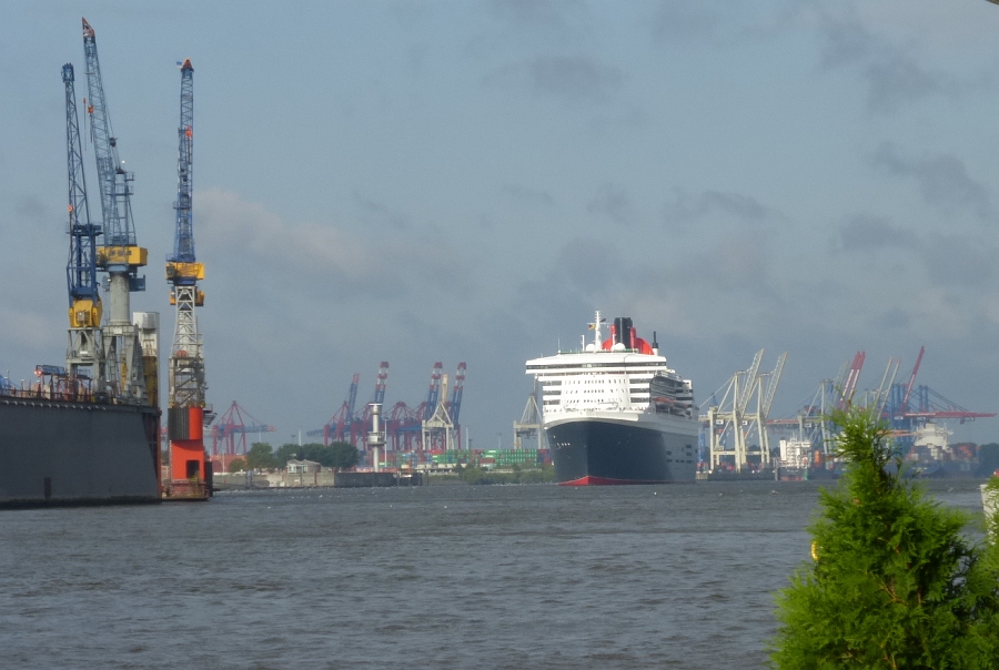 Hamburg Queen Mary 2